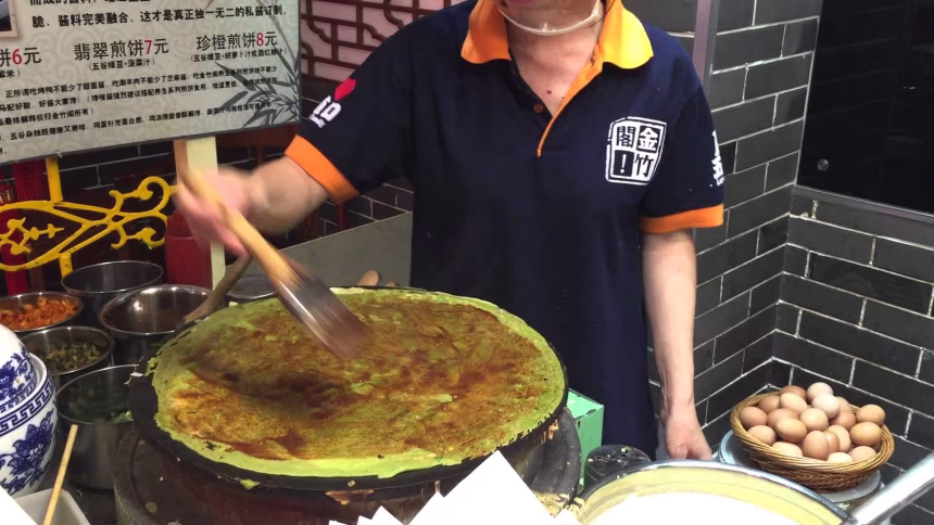 Ráno v Pekingu: fermentované douzhi, křupavé jiaoquan a snídaně bez hotelu